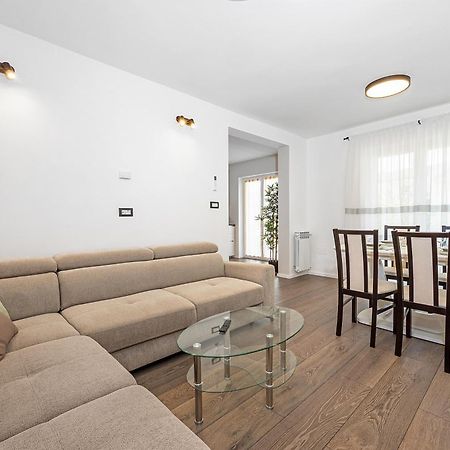 Apartment Delton Fažana Eksteriør billede