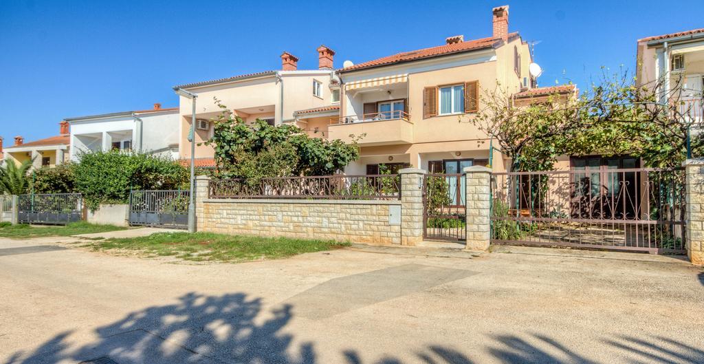 Apartment Delton Fažana Værelse billede